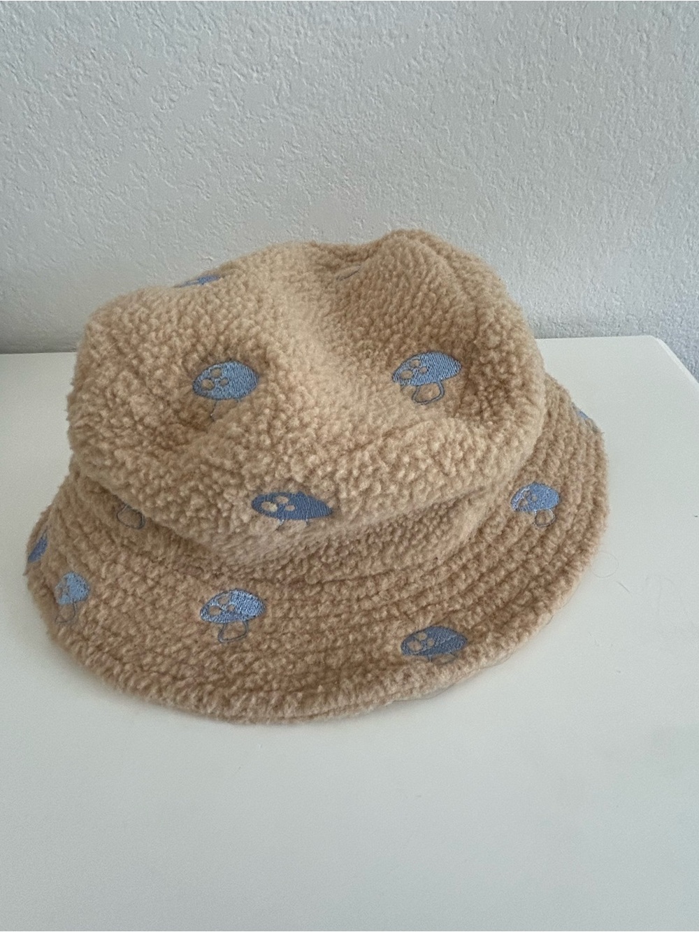 David and Young Beige Sherpa Bucket Hat w Blue Mushroom Embroidery Y2K 90s, OS